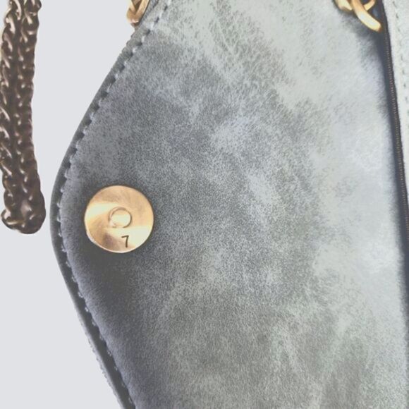 Blue Suede envelope bag with chain strap - Picture 10 of 12